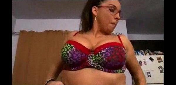  Sexy housewife get a huge load